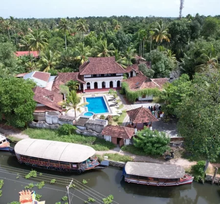 Kumarakom Tharavadu – Heritage Hotel